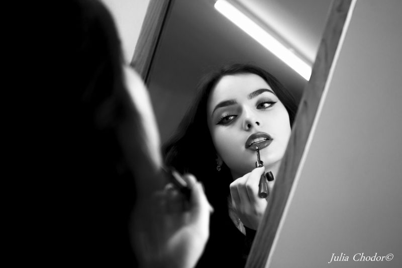 Beautiful woman, black and white - photo session. Photo: Julia Chodor