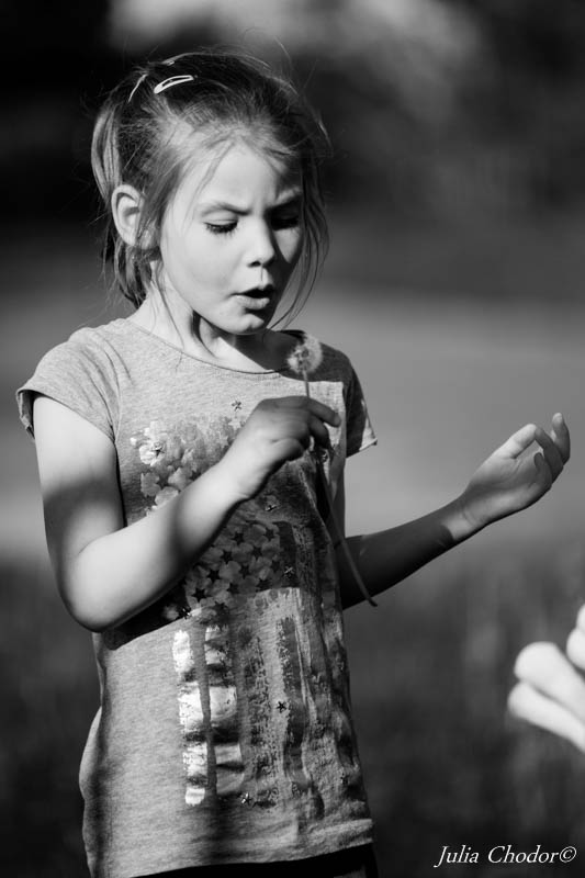 dziecięce sesje zdjęciowe, sesje zdjęciowe dla dzieci, fotografia dziecięca, sesja w plenerze, fot. Julia Chodor