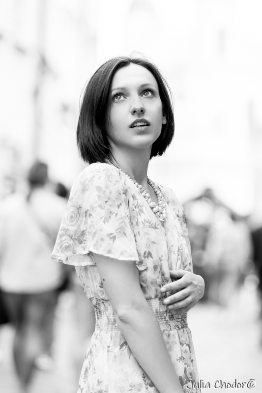 Artystyczna, elegancka, klimatyczna, ponadczasowa, kobieca sesja czarno-biała B&W w plenerze, w domu, Black and white, monochrome, timeless, moody, fine art photography, on-location, Photo: Julia Chodor